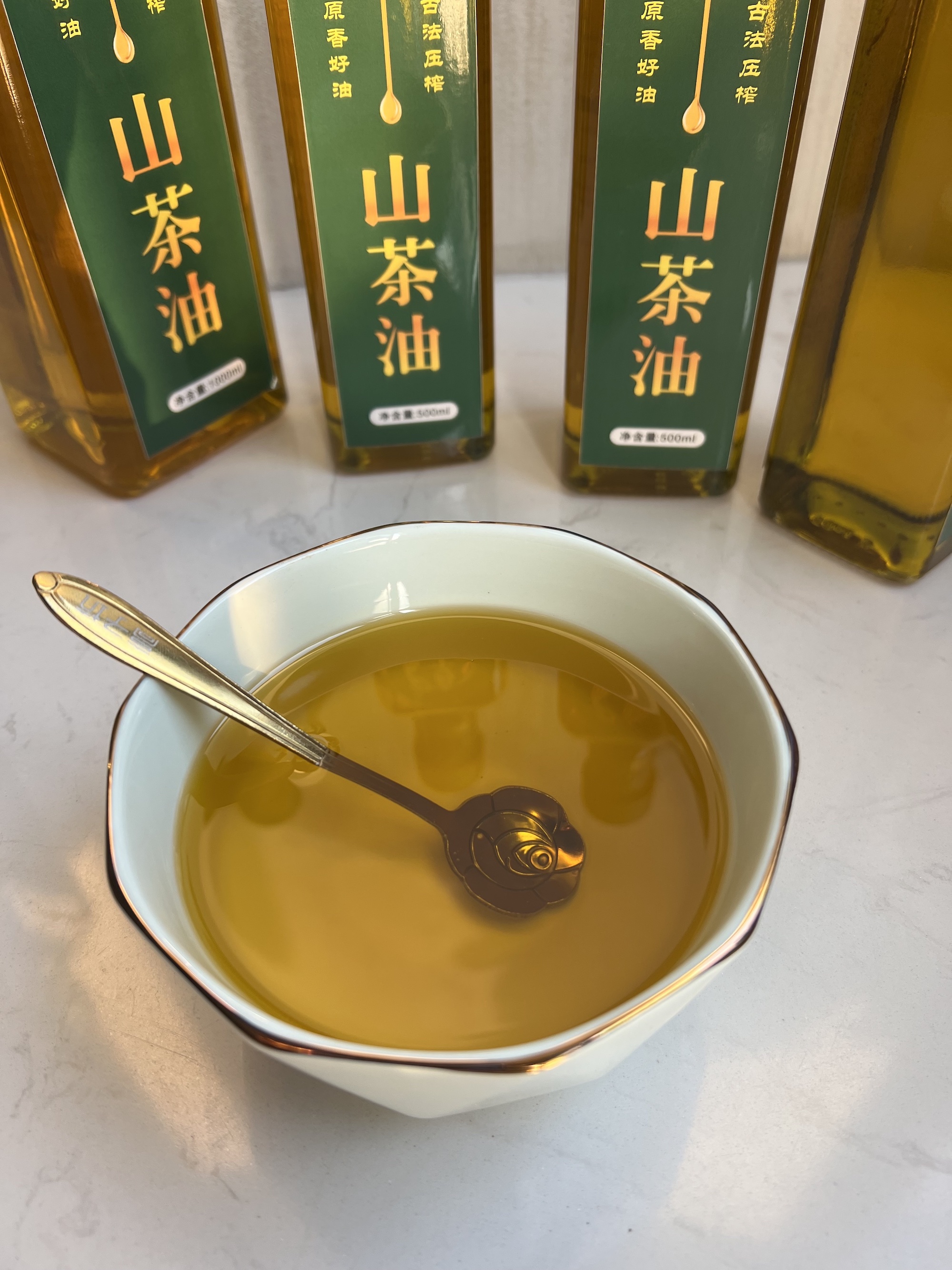 茶油-倒油3.jpg